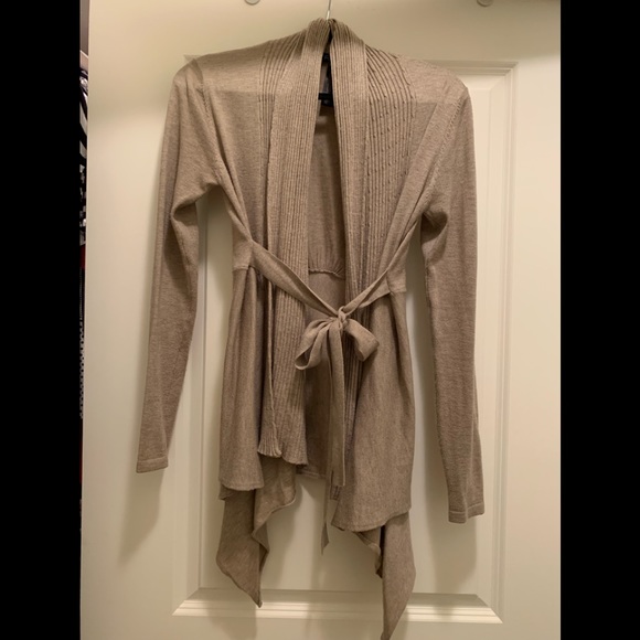 Sweater from Forever 21 - Picture 2 of 7